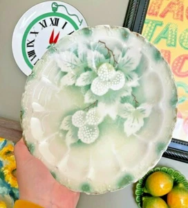 WEIMAR GERMANIA ANTICO PIATTO PRANZO 8,5'' VERDE LUSTRO BACCHE RAMI ORO  - Foto 1 di 7