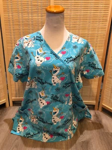 Scrubs Scrub Top Cartoon Disney Frozen Elsa and Anna Winter Themed Olaf Large L - Picture 1 of 6