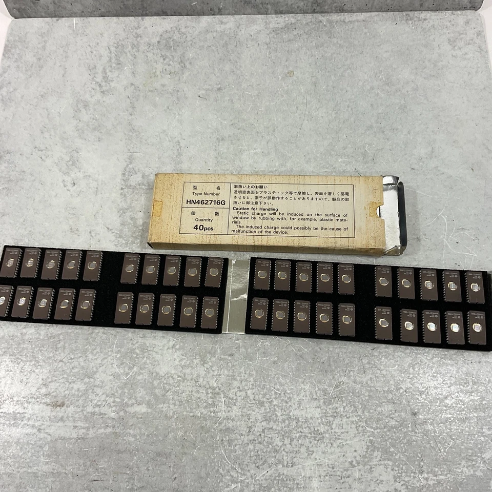 Lot of 40 Hitachi Semiconductor HN462716G 24 Pin 1B3 8 Bit Rom Chips Japan - Image 1 of 3