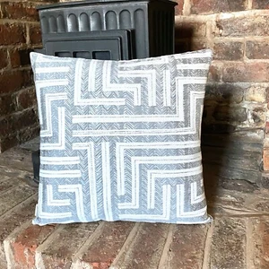 635. Cubierta de cojín Ashley Wilde Vasarely gris Jacquard varios tamaños - Imagen 1 de 2