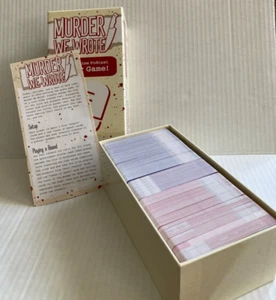 "Mord, den wir geschrieben haben" A True Crime Podcast Partyspiel von Kess Co. 2023 Neu in OVP - Bild 1 von 4