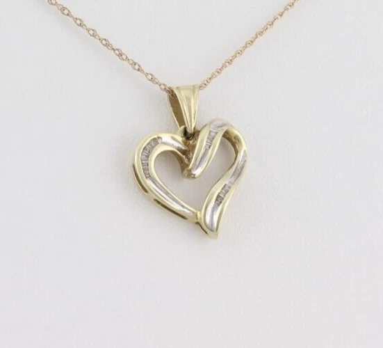 Collar de oro amarillo de 10k con corazón de diamantes cadena de 18" Foto 1 de 4