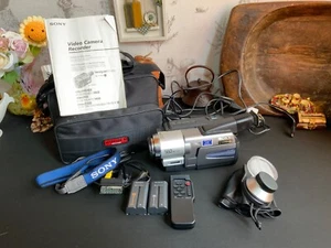 Sony Handycam CCD-TRV59E Camcorder Hi8 Video8 8mm with Charger and Bag & Remote - Picture 1 of 18