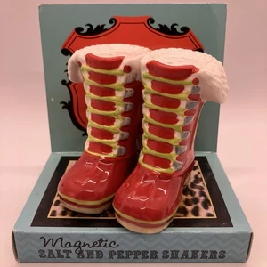 Grasslands Road Winterpaket Stiefel Weihnachtsmann magnetisch Salz- & Pfefferstreuer rot - Bild 1 von 12
