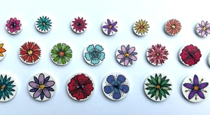 White Assorted Flower Design Round Buttons in 3 sizes, 15mm 20mm 25mm - Picture 1 of 7