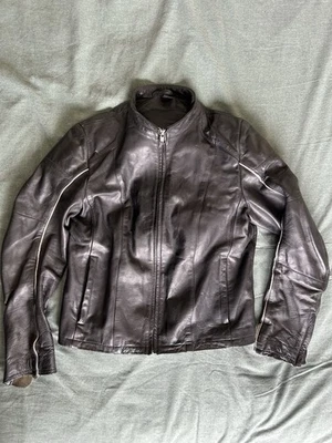 HEIN GERICKE BLACK LEATHER BIKER JACKET WITH CE ARMOUR: SIZE 12 - Image 1 of 4
