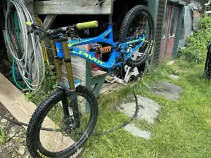 2019 Pivot Phoenix Downhill Mountain Bike Excellent Shape READ DESCRIPTION - Picture 1 of 3