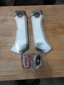 08 Suzuki M109R M109 Handlebar Risers Mount Brackets With Insulators - Picture 1 of 4