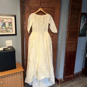 Ivory Button Back Wedding Dress Vintage 1940s - Picture 1 of 12