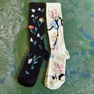 Lot of 2 Pair NEW Women's Novelty Socks Floral Small/Medium S/M Footwear Garden - Picture 1 of 2