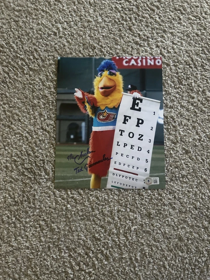 Foto autógrafa firmada por Ted Giannoulas 8x10 SAN DIEGO CHICKEN BAS BECKETT AB Foto 1 de 1