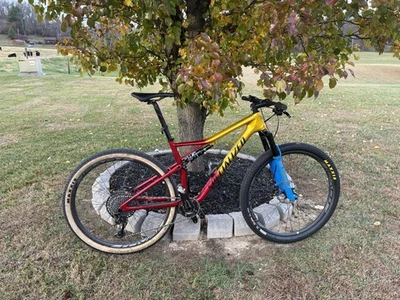 Specialized Epic Expert 29" Mountain Bike Large Carbon - Image 1 of 4