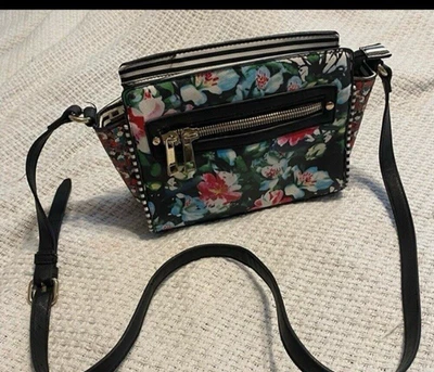 Bandolera floral negra Aldo Foto 1 de 3