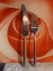 CUCHILLO DE CENA SKANDIA 744 CUBIERTOS ACERO INOXIDABLE MARTILLADO 9" TENEDOR 7" BRILLANTE LIMPIO EN MUY BUENA CONDICIÓN - Imagen 1 de 8