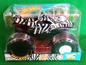 Monster Truck Hot Wheels 2020 1/24th Zebra Shark, Giant Wheels, ¡nuevo en equipamiento!! - Imagen 1 de 3