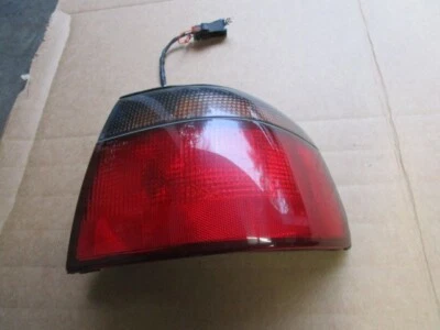 Cadillac Seville 2001 luz trasera lateral del pasajero Foto 1 de 2