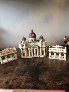 A lighted Christmas museum Ceramic three piece set - Picture 1 of 18