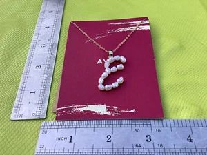 ELEGANTE PERLA DE ORO AVON INICIAL E ¿Elsie Emma? COLLAR COLGANTE BNIP Día de la Madre - Imagen 1 de 13