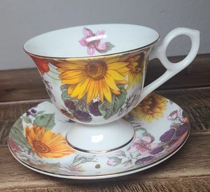 Taza de té y platillo con patas de girasoles y bayas Gracie China Coastline Imports - Imagen 1 de 19