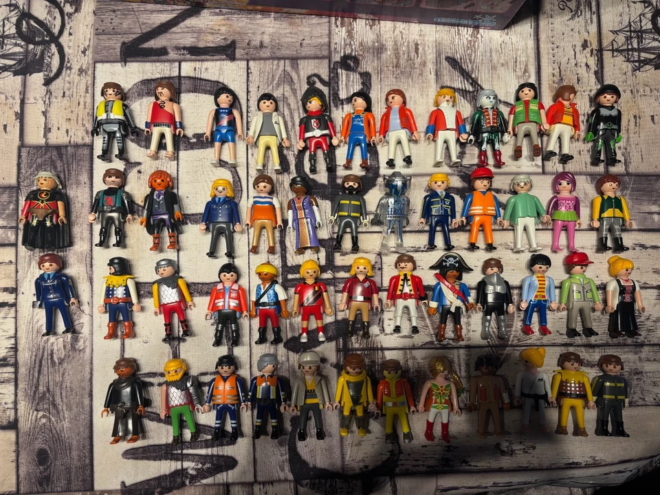 Playmobil : Lot de 50 personnages différents - Photo 1/1