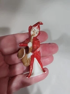 RAR Antik Deutsch Hertwig Elfe Schneebaby mit Saxophon & roter Mütze  - Bild 1 von 6