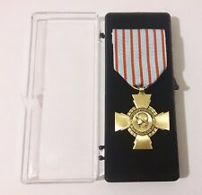 Médaille Ordonnance CROIX DU COMBATTANT  bronze patine ( foncé ) 