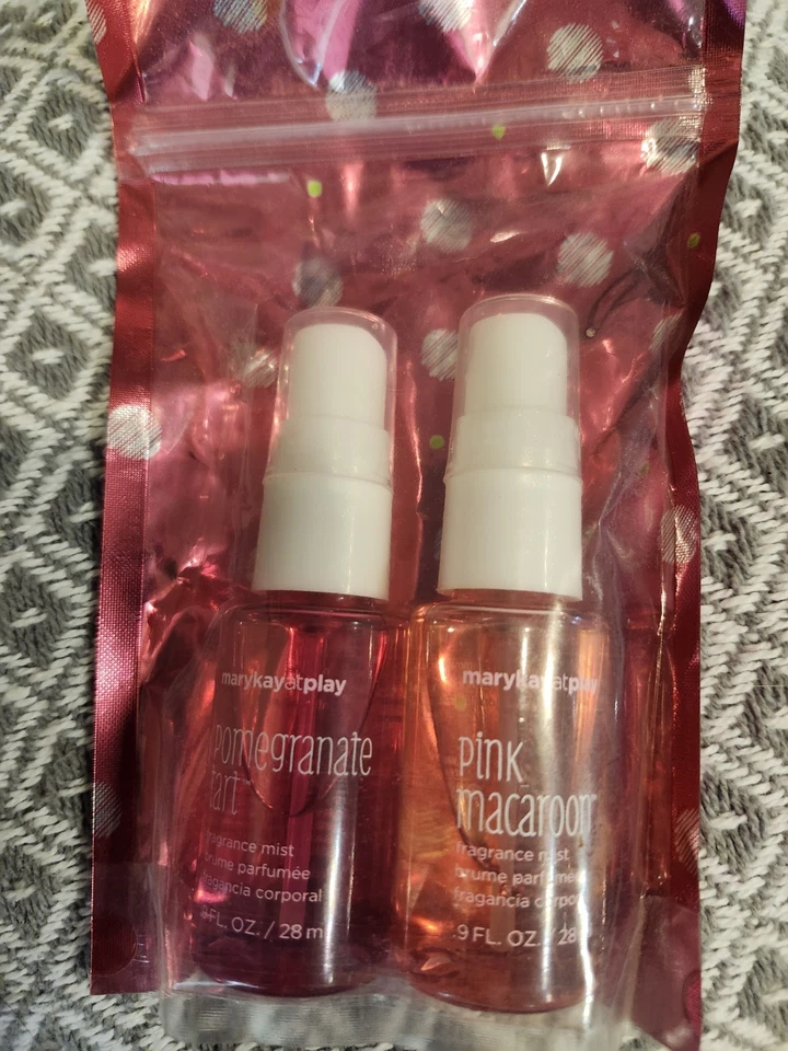 Bruma de fragancia Mary Kay AT Play - Tarta de granada y macarrón rosa 0,9 oz cada una  Foto 1 de 2