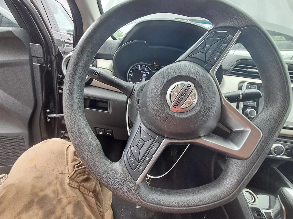 Volante usado se adapta a: Nissan Versa 2021 grado A Foto 1 de 4
