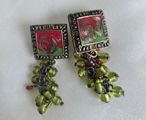 Pendientes Vintage Poste Cuadrado Cuentas Acrílico Remolino Rojo Verde Tono Plateado 2" - Imagen 1 de 5