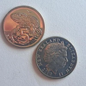 New Zealand 5 Cents Coin; BU from 2000; KM-116; features QE II and a Tuatara ๐ - Picture 1 of 4