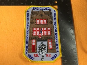 PARCHE DEPARTAMENTO DE BOMBEROS X-74 - MOTOR 252 A CENTURY EN CENTRAL 1897-1997 - Imagen 1 de 2