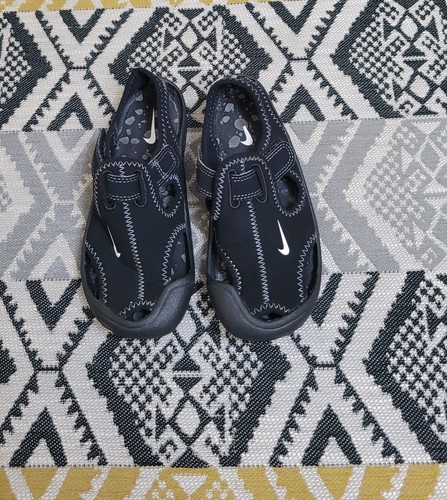 Sandali Nike Sunray protezione UV in ottime condizioni da ragazzo ragazza taglia 11 5 neonato bambini nero bianco