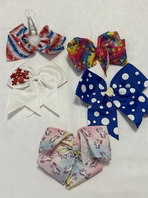 Lote de 5 lazos grandes para el cabello de niñas - estilos mixtos, clips y elásticos - usados Foto 1 de 4