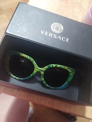 Gafas de sol Versace con estampado de selva Foto 1 de 4