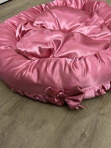 Pink Dog Bed Satin With A Bow! New - Picture 1 of 9