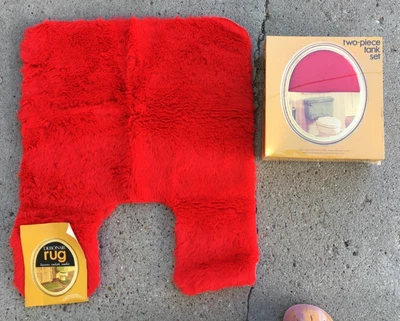 REALLY RED NUEVO CON ETIQUETAS Juego de 3 alfombras de contorno y funda de inodoro vintage pelusa/piel sintética  Foto 1 de 4