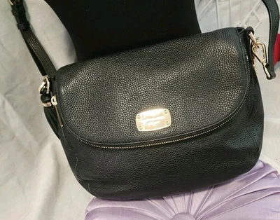 Bolso Bandolera Bolso sin asas Michael Kors Bedford Borla Cuero Guijarro Negro Foto 1 de 4