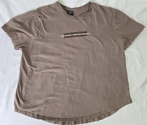 T-Shirt Cotton On Uomo 2XL Longline Beige Scuro "Nuovi Stati Progetti Sconosciuti" - Foto 1 di 7