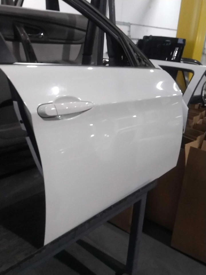 Conjunto de puerta delantera derecha usado se adapta a: BMW 328I SW 2011 delantero derecho grado A Foto 1 de 4