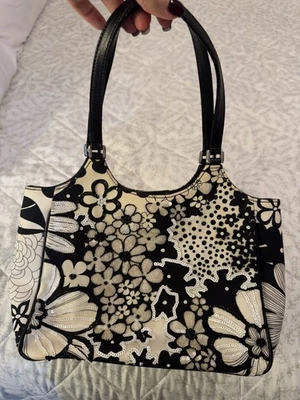 Bolso de Mano Isabel Fiore Blanco y Negro Estampado Floral Lentejuelas con Doble Asas Foto 1 de 4