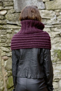 Lang Yarns MALOU LUXE Strickanleitung Rundschal mit Schal als dow - Picture 1 of 2