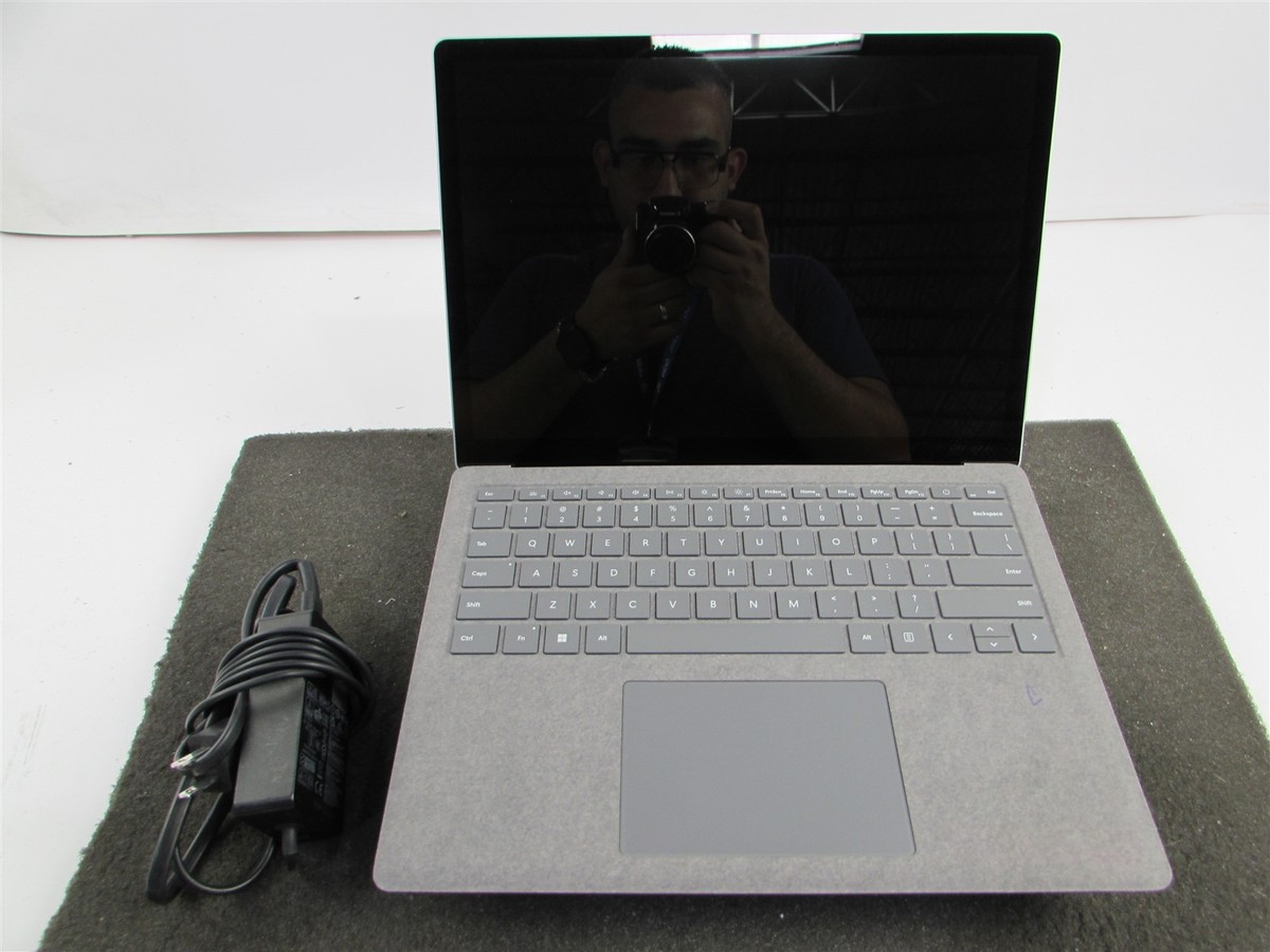【美品】Microsoft Surface Laptop シルバー 61ye-3d331L._UF350,350_QL50_.jpg