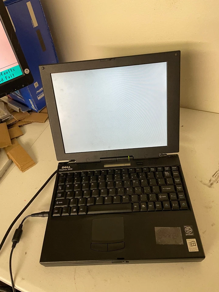 CLOSEOUT - Dell Inspiron 3000 M200ST Pentium MMX 200MHz 31MB RAM *NO HD* #608B - Image 1 of 4