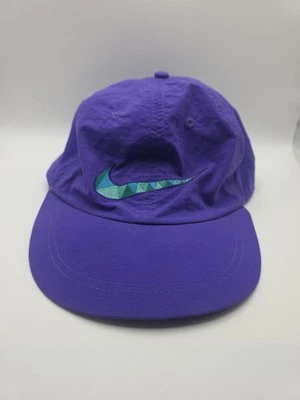 Sombrero Nike vintage años 90 púrpura y verde azulado de nailon Foto 1 de 4