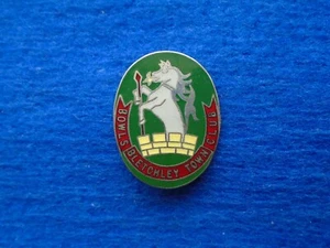 1 X BLETCHLEY TOWN BOWLS CLUB ENAMEL LAPEL PIN BADGE, LONDON BADGE & BUTTON CO - Picture 1 of 3