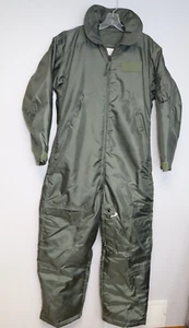 Tuta militare volantino CWU-64/P isolata aramide clima freddo verde taglia 44R - Foto 1 di 5