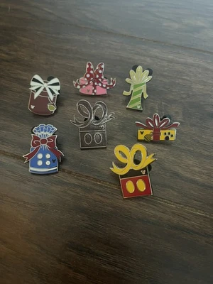 2019 Hidden Mickey Pins 7 Pins Character Presents with Chaser  - Image 1 of 2