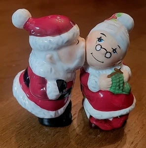 Mr Mrs Claus Salt Pepper Shaker Kissing Christmas Magnetic Westland - Picture 1 of 6