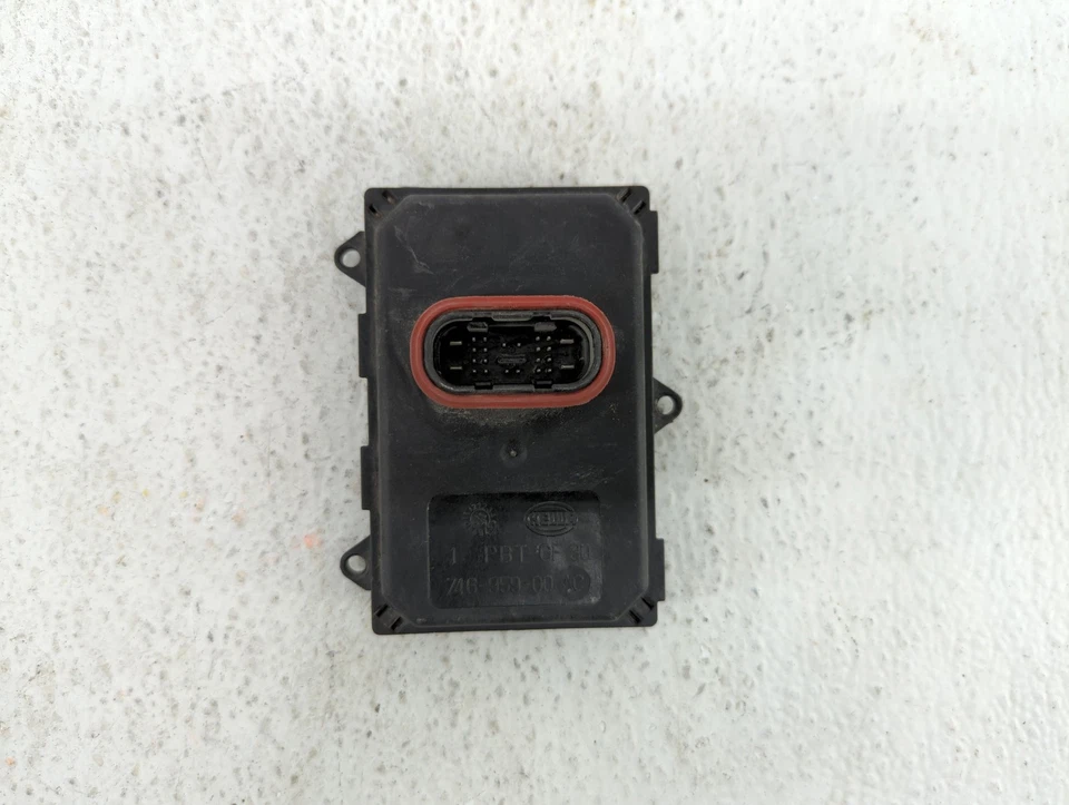 Volkswagen Touareg 2016 faro lastre luz principal T2LMQ Foto 1 de 4