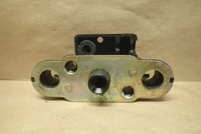 Suzuki SV650S 2006 pestillo de montaje de asiento Foto 1 de 4